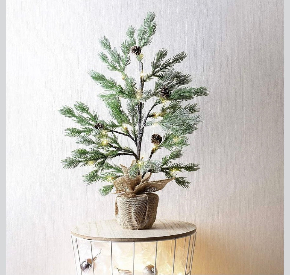 Litad Julgran med LED-belysning & Jutesäck (70 cm, 24 LED, Konstsnö & Kottar